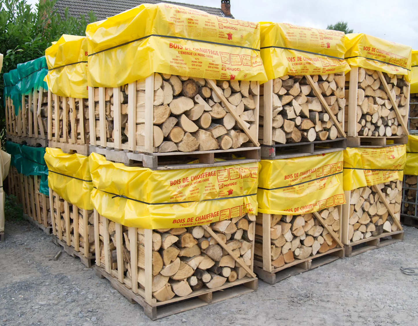 Bois de chauffage bûches 30 cm – 1,80 stère – Minucci – bois dur et tendre – prêt à l’emploi <23 % – idéal poêle, insert et cheminée