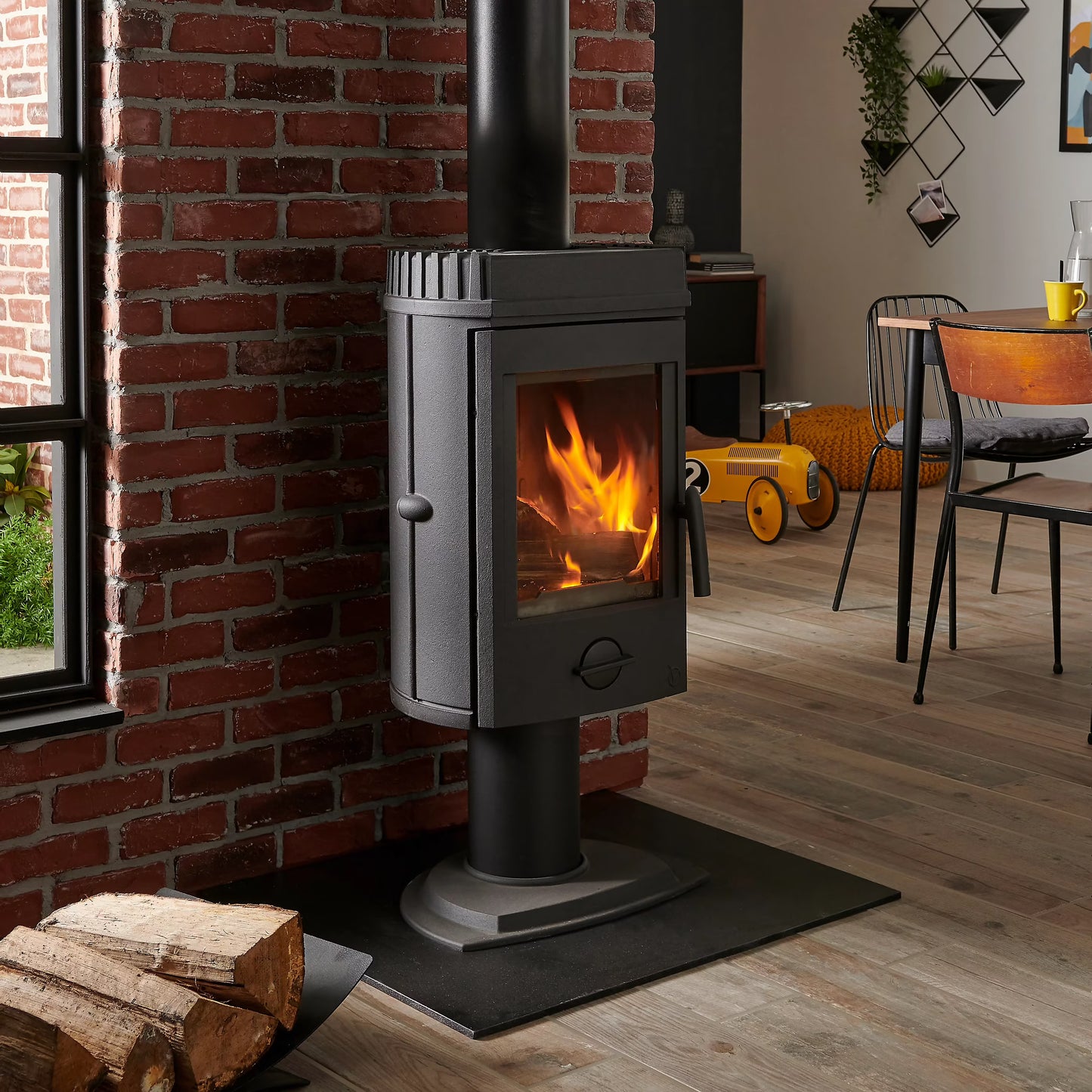 Poêle à bois en fonte Invicta Mesnil 8kW 100m²